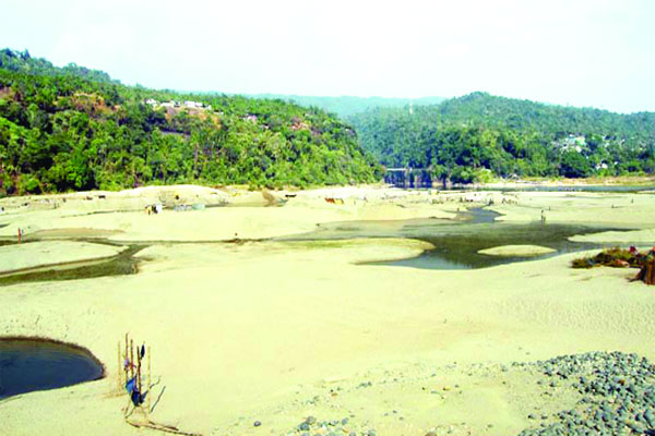 জলকন্যা পিয়াইন এখন বালুর মাঠ