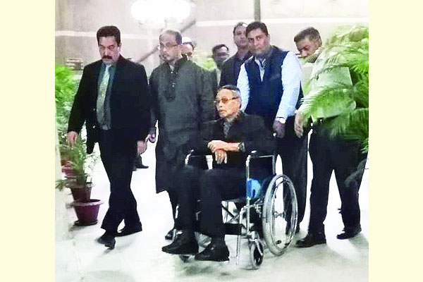 হুইল চেয়ারে বসে সংসদে এরশাদ