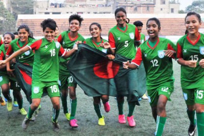 এবার মিয়ানমার জয় করতে যাচ্ছেন নারী ফুটবলাররা