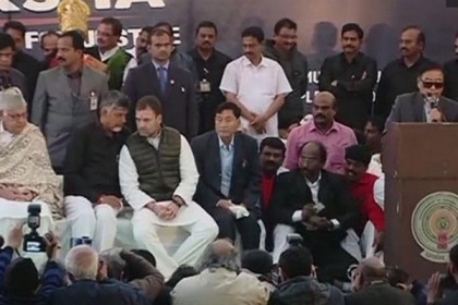 এবার অনশনে বসলেন অন্ধ্র প্রদেশের মুখ্যমন্ত্রী