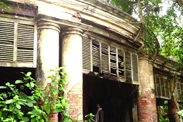 হারিয়ে যাচ্ছে নীলকুঠির স্মৃতি