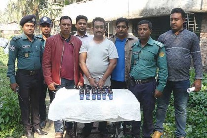 খুলনায় ফেনসিডিলসহ বিক্রেতা গ্রেফতার