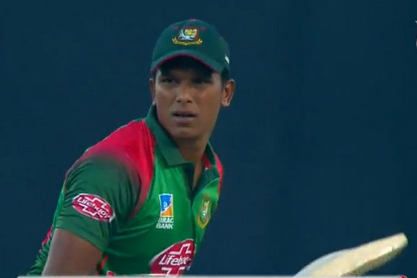 অন্যদের ব্যর্থতার দিনে হাসলো সাইফুদ্দিনের ব্যাট