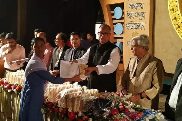 মুন্সীগঞ্জে বসন্ত বরণ উৎসব

