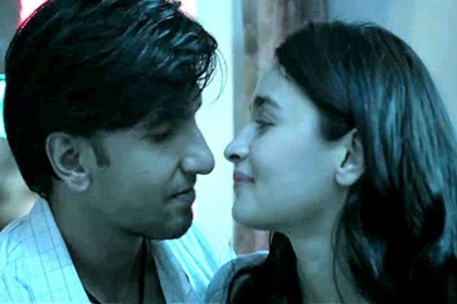 রণবীর-আলিয়ার চুমুর দৃশ্যে কোপ!