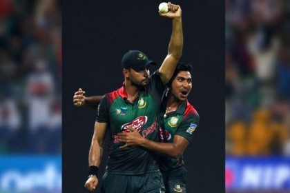 ইতিহাস গড়লেন মাশরাফি