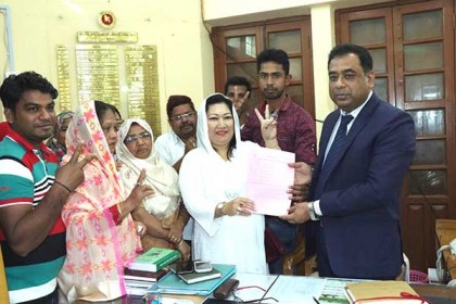 রাঙামাটিতে মনোনয়নপত্র নিতে প্রার্থীদের তোড়জোড়