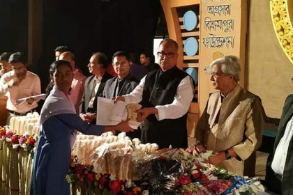 মুন্সীগঞ্জে বসন্ত বরণ উৎসব

