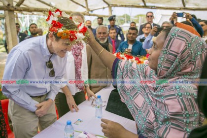 খুলনা ও যশোরে উন্নয়ন কার্যক্রম পরিদর্শনে মার্কিন রাষ্ট্রদূত