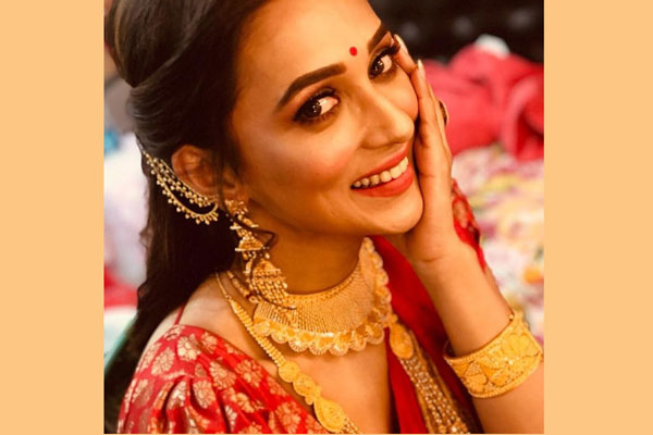 হাগ ডে'তে যাকে আলিঙ্গনে বাঁধলেন মিমি