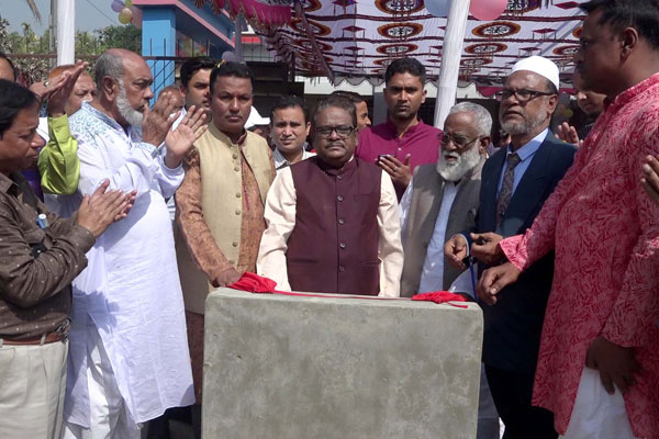 লক্ষ্মীপুরে পৌর শহীদ স্মৃতি একাডেমির ৪তলা ভবনের ভিত্তিপ্রস্তর স্থাপন