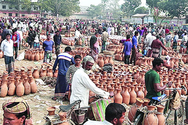 জমজমাট খেজুরগুড়ের হাট