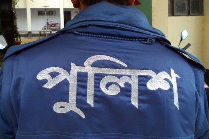 পুলিশের মানবিকতায় প্রাণ রক্ষা মা-ছেলেসহ ৩ জনের