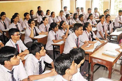 ভ্যালেন্টাইন্স ডে: মা-বাবাকে ভালবেসে যে শপথ নিচ্ছে কয়েক হাজার শিক্ষার্থী