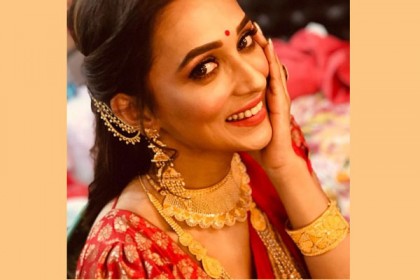 হাগ ডে'তে যাকে আলিঙ্গনে বাঁধলেন মিমি