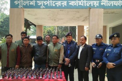 নীলফামারীতে ১০৪ বোতল ফেন্সিডিলসহ আইনজীবী সহকারী আটক 
