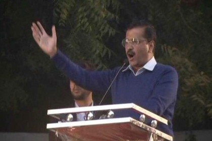 
১২ ক্লাস পাস ব্যক্তিকে ফের প্রধানমন্ত্রী করবেন না: কেজরিওয়াল