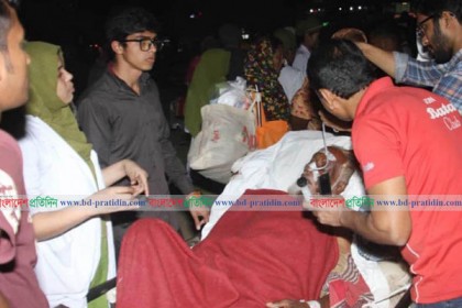 সোহরাওয়ার্দীর অগ্নিকাণ্ডের ঘটনা পরিদর্শনে দুই মন্ত্রী

