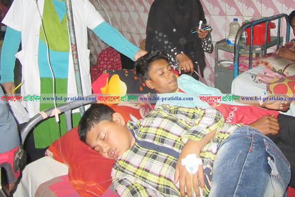 ঝিনাইদহে প্রধান শিক্ষকের বিরুদ্ধে দু’ছাত্রকে পেটানোর অভিযোগ