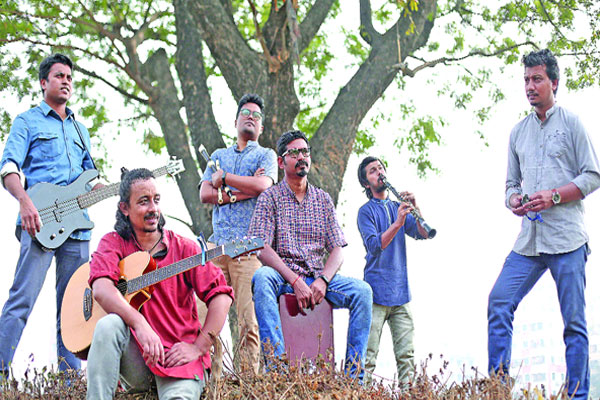 সর্বনামের প্রথম অ্যালবাম...