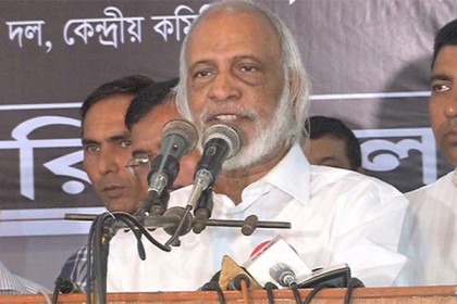 সরকার গণতন্ত্রকে নির্বাসনে পাঠিয়েছে: মঈন খান