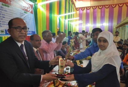 নরসিংদীতে তিন শতাধিক শিক্ষার্থীদের মেধা বৃত্তি ও সন্মাননা ক্রেস্ট প্রদান