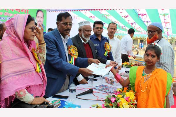 'নিরক্ষর মুক্ত বাংলাদেশ গড়তে কাজ করে যাচ্ছে সরকার'