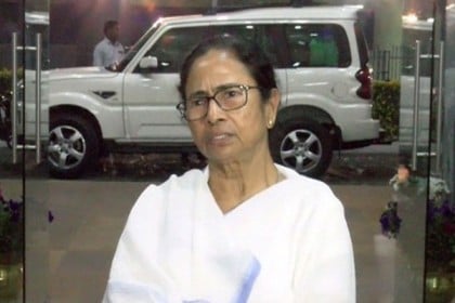কাশ্মীরে জঙ্গি হামলায় গোয়েন্দাদের ব্যর্থতাকে দায়ী করলেন মমতা