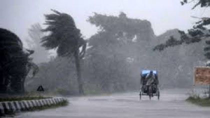 ফের ঢাকাসহ ৭ বিভাগে ঝড়-বৃষ্টির আভাস, কমতে পারে তাপমাত্রা