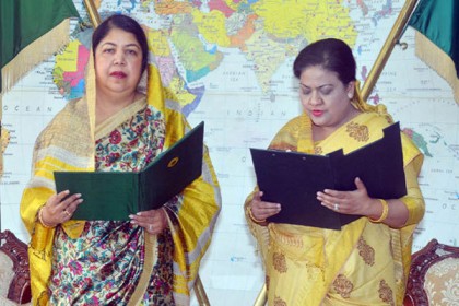 শপথ নিলেন সৈয়দ আশরাফের বোন