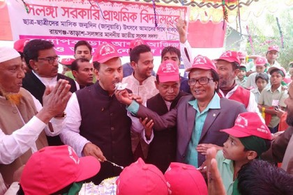 সিরাজগঞ্জে স্কুলে শিক্ষার্থীদের মাসিক জন্মদিন পালিত