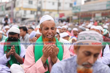 আখেরি মোনাজাতের মধ্য দিয়ে শেষ হল বিশ্ব ইজতেমার প্রথম পর্ব