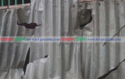 শরীয়তপুরে খেলাধুলাকে কেন্দ্র করে বাড়িতে হামলা ভাংচুর