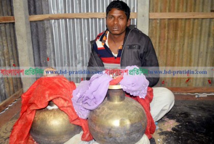 সোনার কলসের লোভ দেখিয়ে ভন্ড ফকিরের প্রতারণা