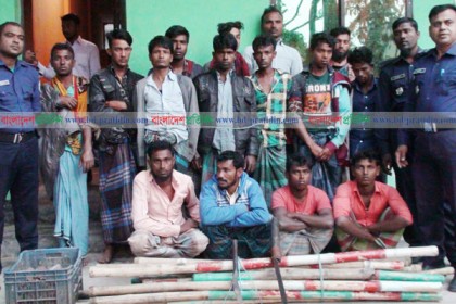 মেঘনা নদী থেকে ১৫ জলদস্যূ আটক
