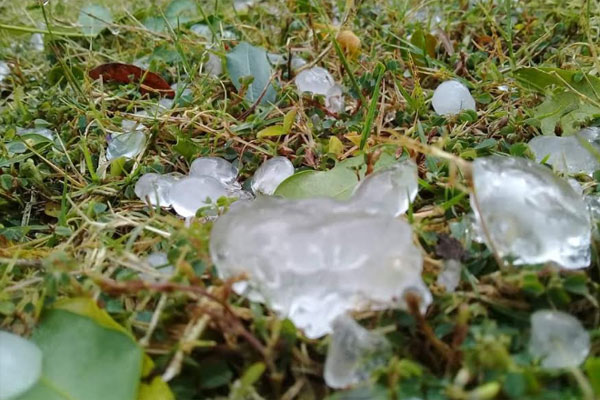 এ যেন শিলার সাথে বৃষ্টির মিতালি!