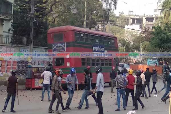 জবিতে ছাত্রলীগের দিনভর সংঘর্ষ, সাংবাদিকসহ আহত ৪০