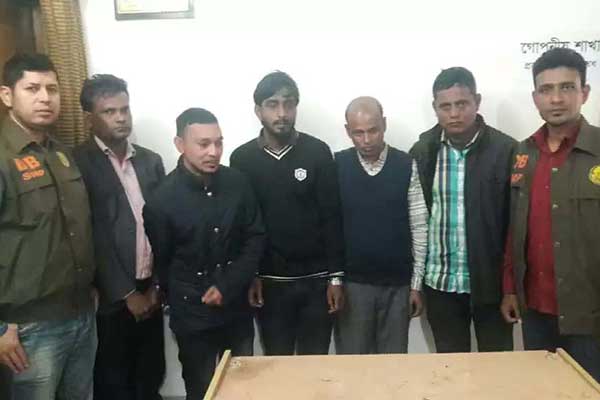 সিলেটে জনশক্তি অফিসে দালালের দৌরাত্ম, অভিযানে আটক ৫
