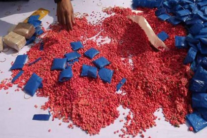 আত্মসমর্পণ না আটক?