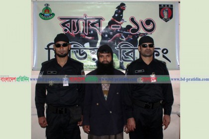 দিনাজপুরে অস্ত্র-গুলি ও জিহাদী বইসহ জেএমবি সদস্য আটক