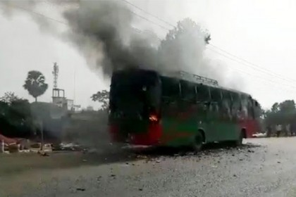 নওগাঁয় বাসের চাপায় মোটরসাইকেল আরোহী নিহত 

