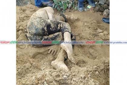 স্কুলছাত্রকে বালু চাপা দিয়ে টাকা নিতে আসে অপহরণকারী!

