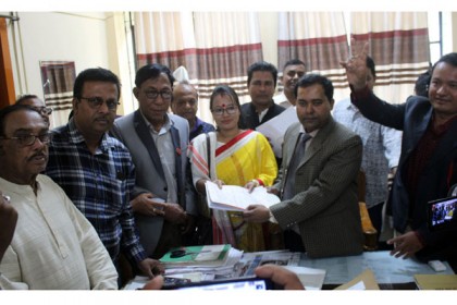 খাগড়াছড়িতে চেয়ারম্যান-ভাইস চেয়ারম্যান প্রার্থীদের মনোনয়নপত্র দাখিল