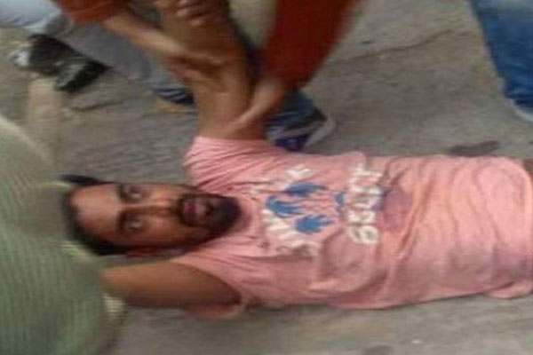পুলিশের হাত থেকে পালাতে ছয় তলা থেকে লাফ
