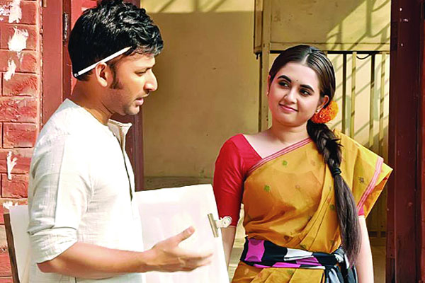 প্রকাশিত তিন কাহিনীচিত্র