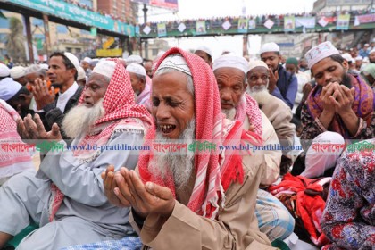 আমিন আমিন ধ্বনিতে মুখরিত টঙ্গীর তুরাগপাড়