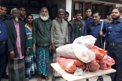 নাটোরে ইয়াবা-গাঁজাসহ আটক ৬

