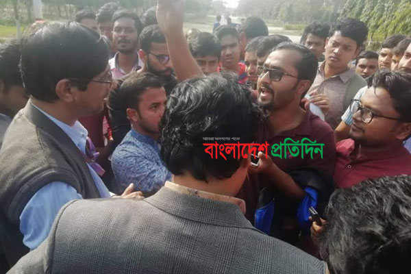 বেরোবিতে মাথায় পানির ট্যাংক পড়ে ৩ শিক্ষার্থী আহত