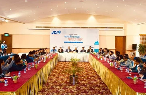 ‘আগামী প্রজন্মের স্বপ্নের ঢাকা’ শীর্ষক গোলটেবিল বৈঠক 