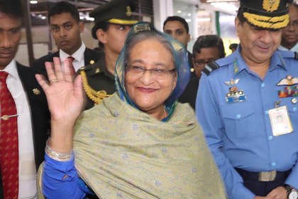 দেশে ফিরেছেন প্রধানমন্ত্রী